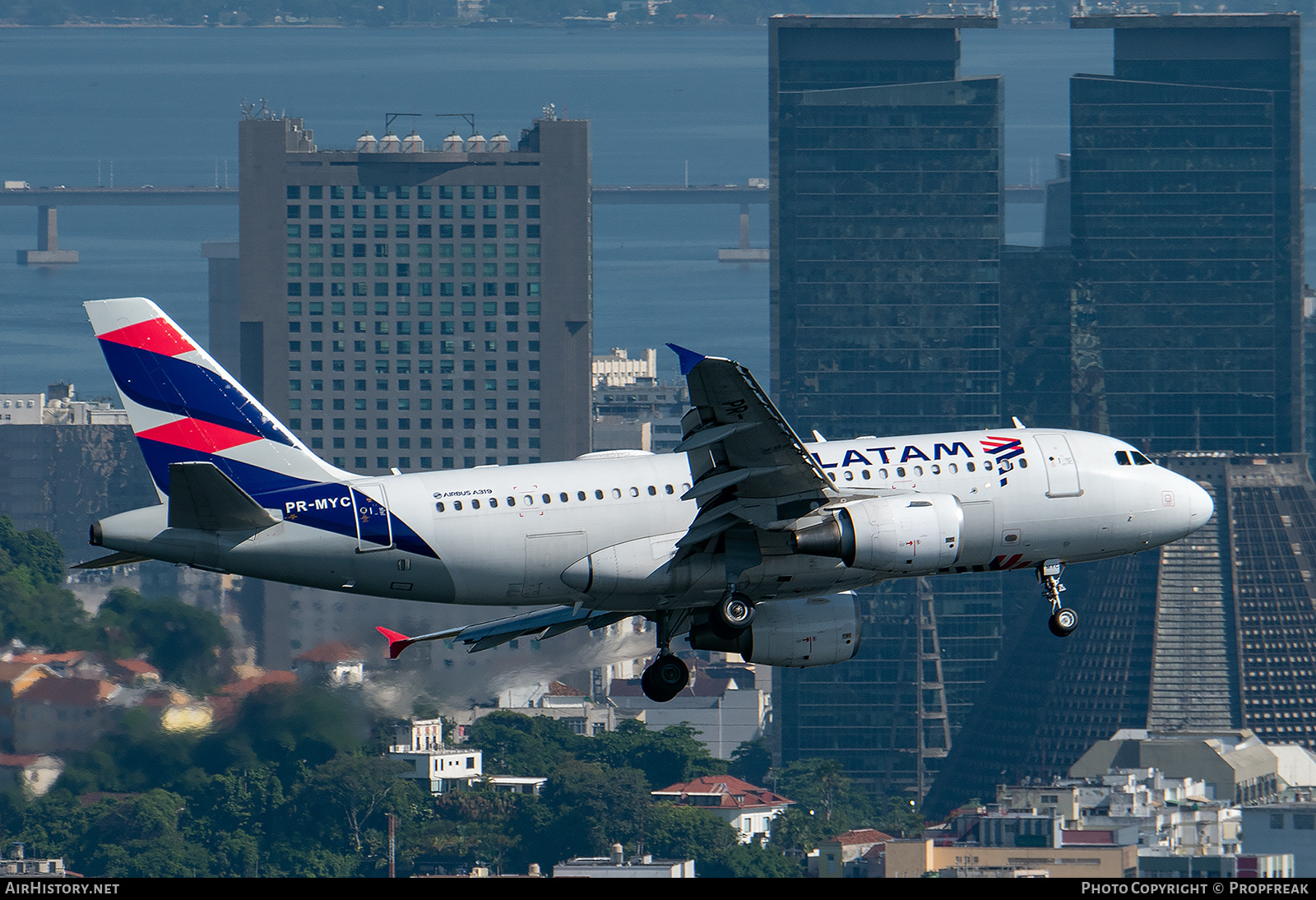 Aircraft Photo of PR-MYC | Airbus A319-132 | LATAM Airlines | AirHistory.net #549866