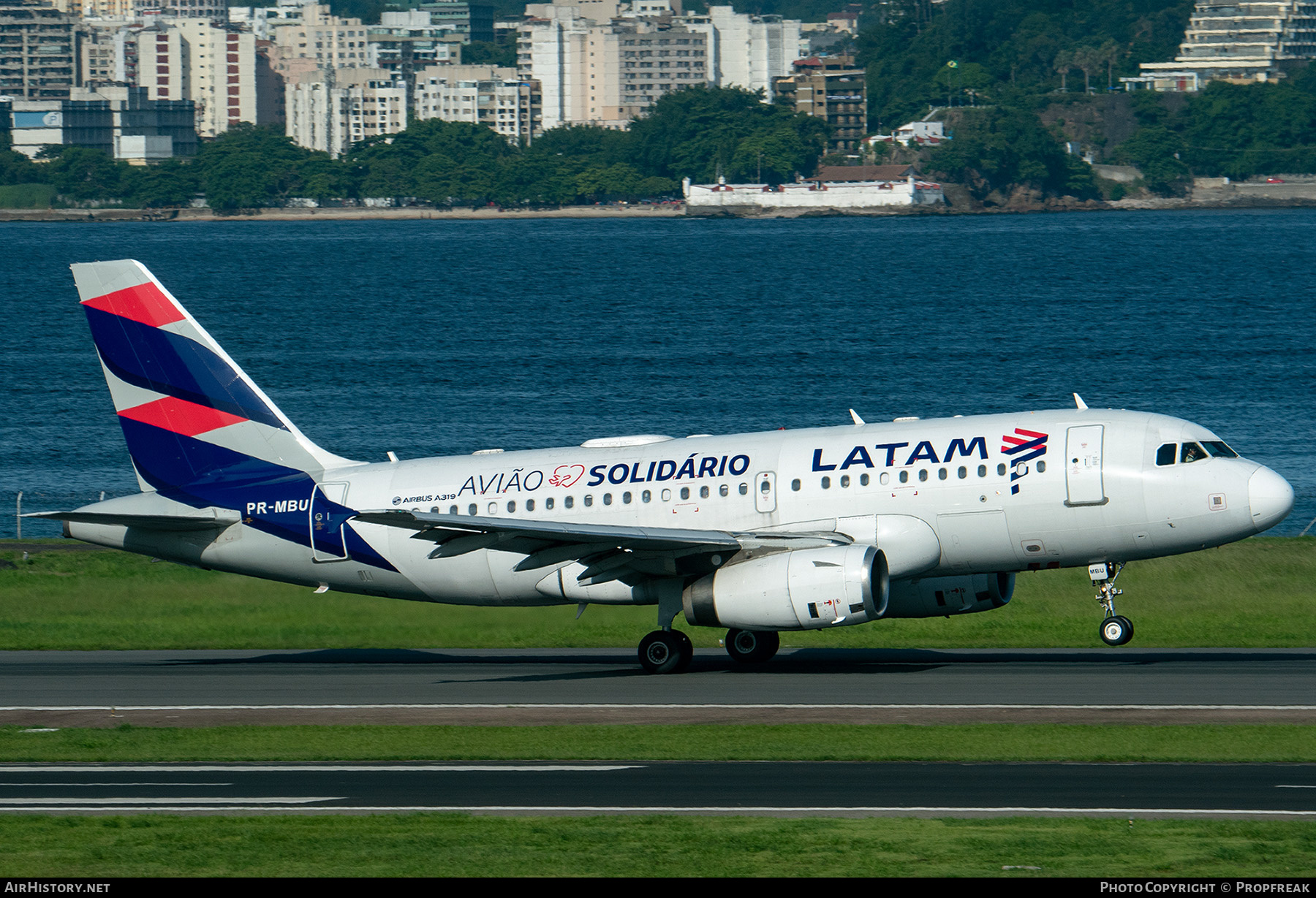 Aircraft Photo of PR-MBU | Airbus A319-132 | LATAM Airlines | AirHistory.net #550017