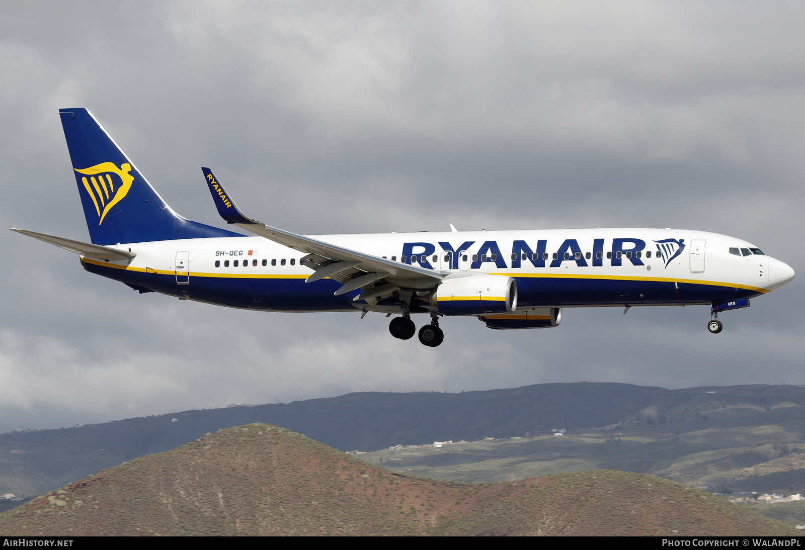 Aircraft Photo of 9H-QEG | Boeing 737-800 | Ryanair | AirHistory.net #550295