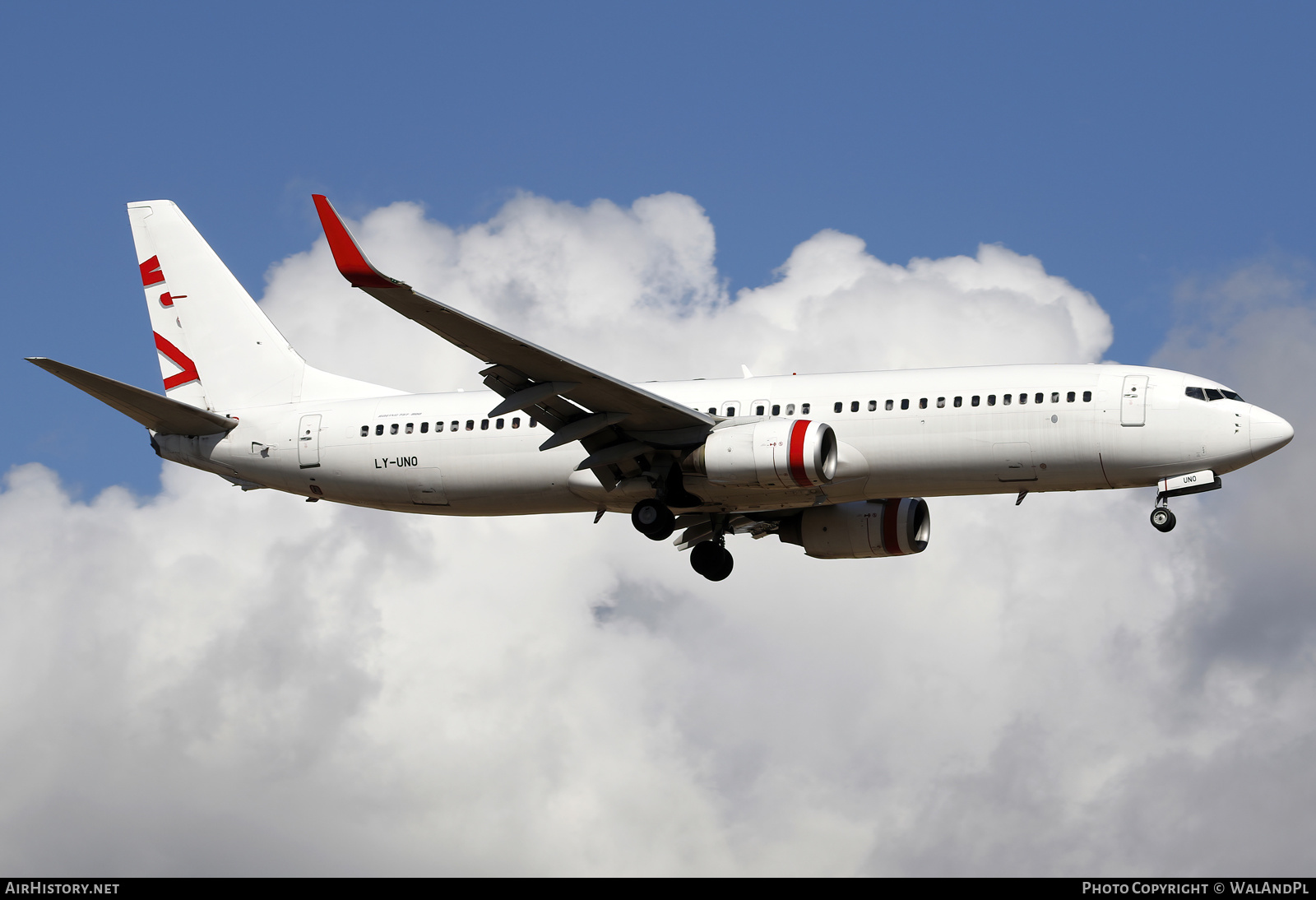 Aircraft Photo of LY-UNO | Boeing 737-8FE | AirHistory.net #550313