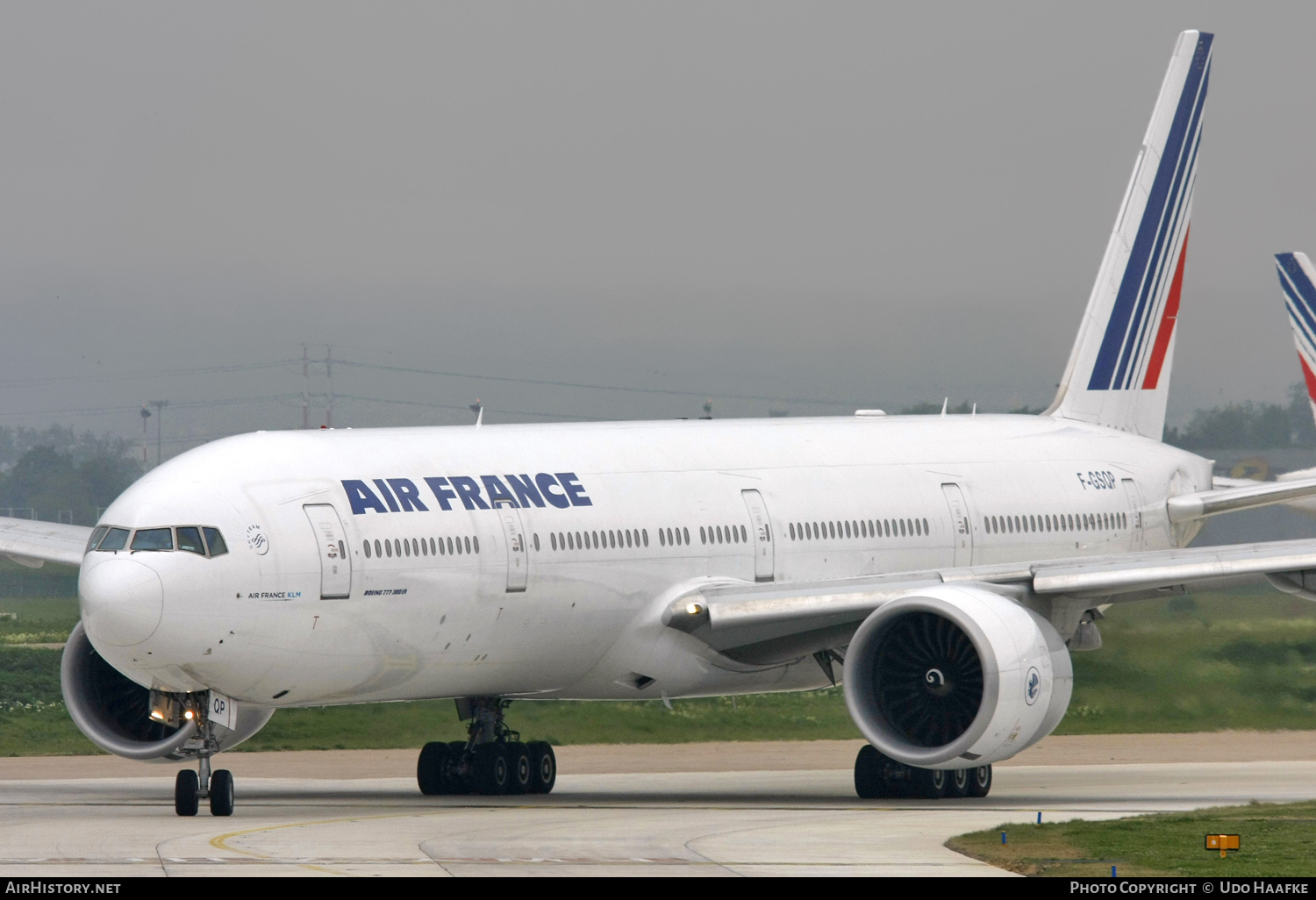 Aircraft Photo of F-GSQP | Boeing 777-328/ER | Air France | AirHistory.net #550350