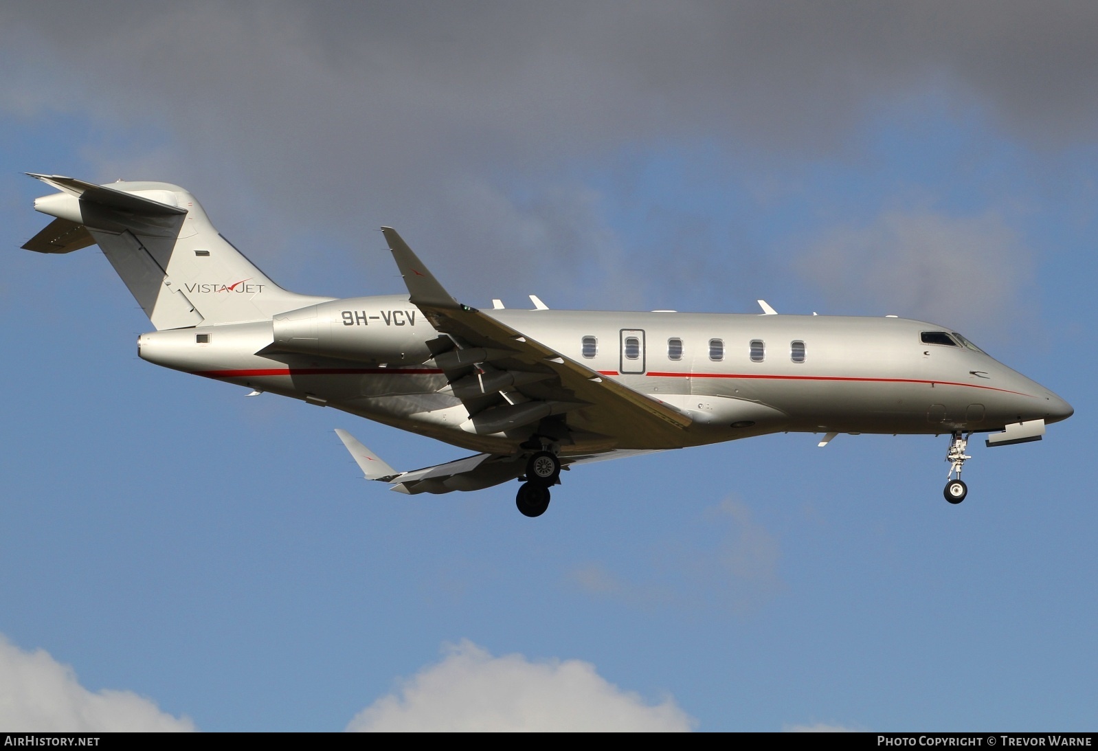 Aircraft Photo of 9H-VCV | Bombardier Challenger 350 (BD-100-1A10) | VistaJet | AirHistory.net #550538