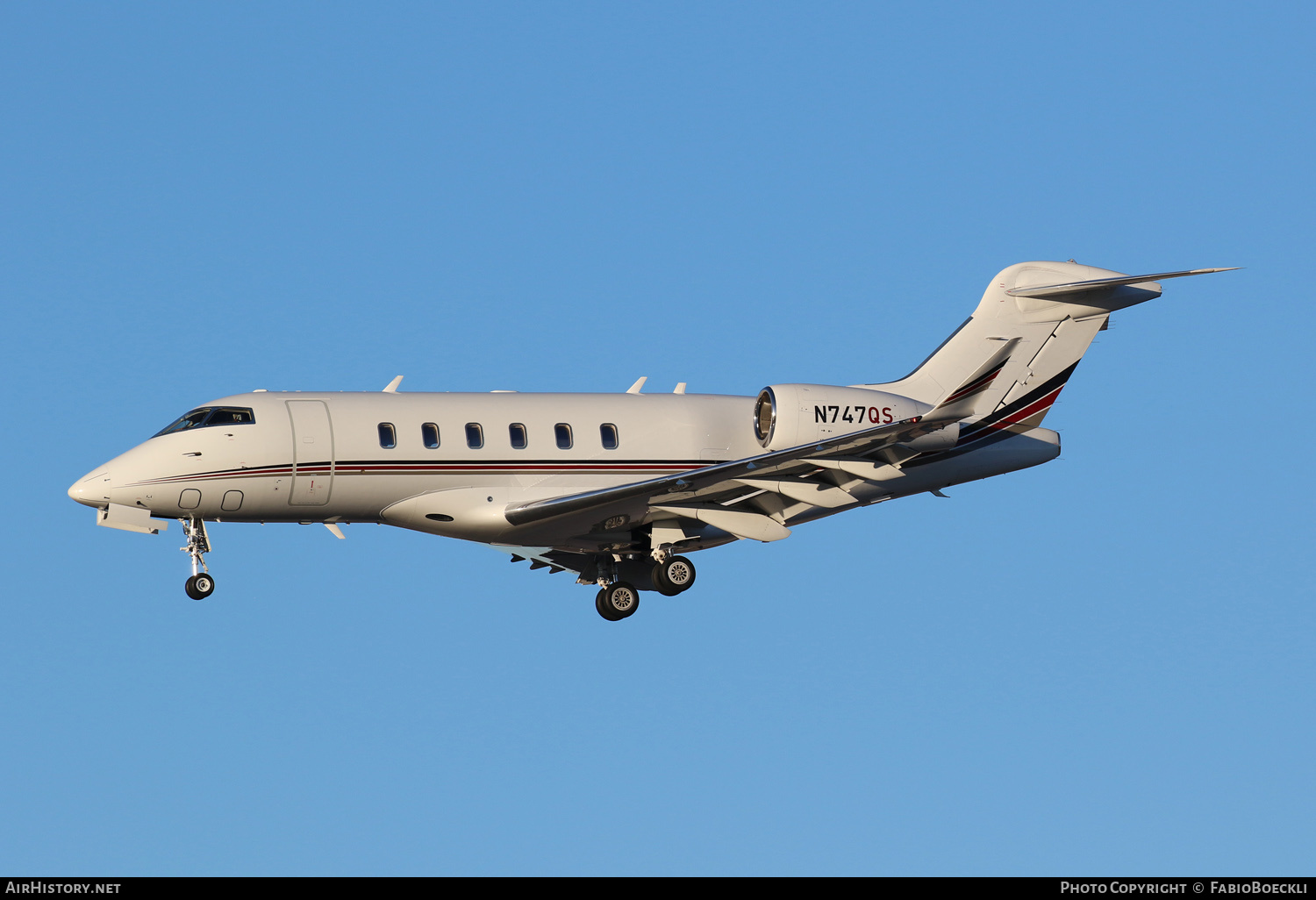 Aircraft Photo of N747QS | Bombardier Challenger 350 (BD-100-1A10) | AirHistory.net #550598