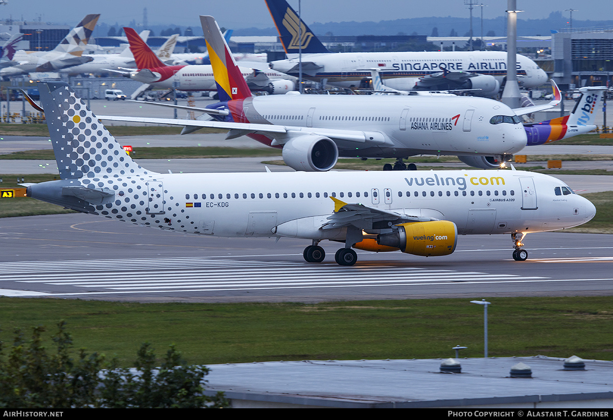 Aircraft Photo of EC-KDG | Airbus A320-214 | Vueling Airlines | AirHistory.net #551034