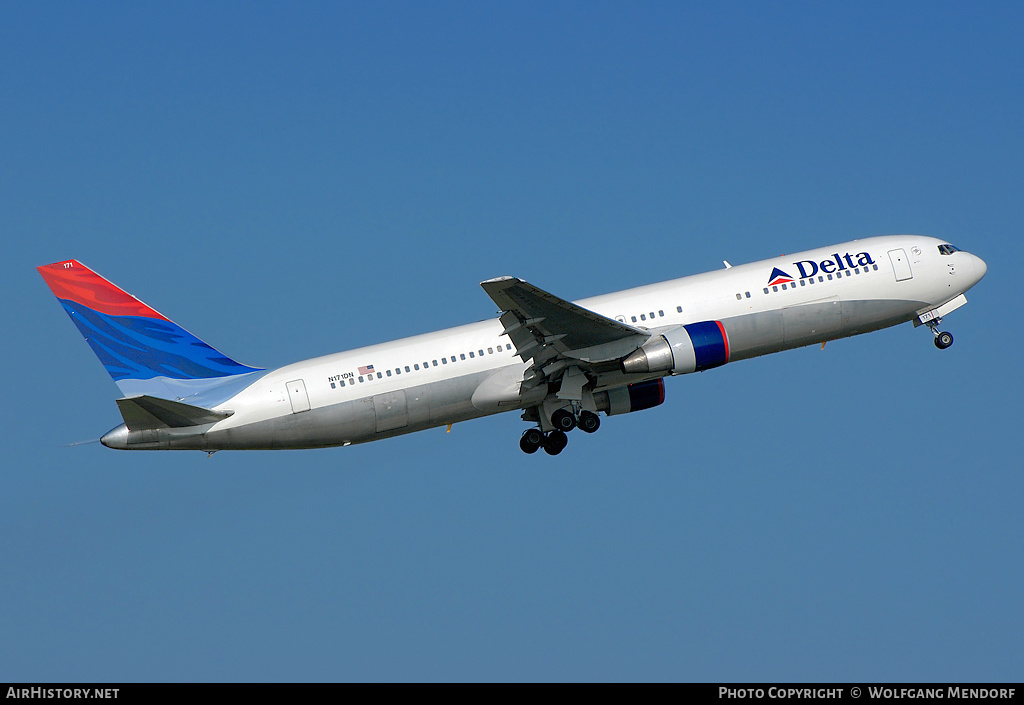 Aircraft Photo of N171DN | Boeing 767-332/ER | Delta Air Lines | AirHistory.net #551273