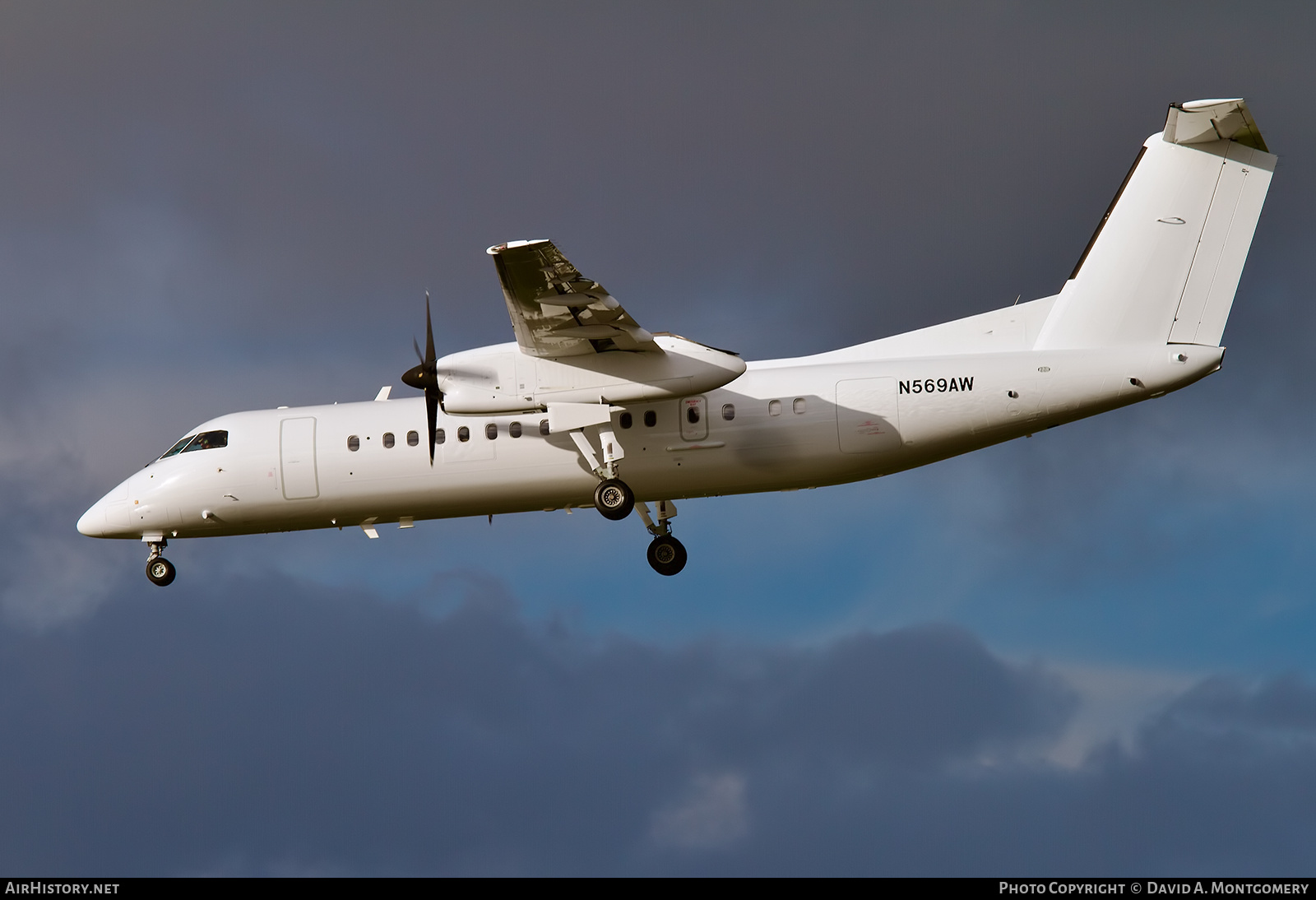 Aircraft Photo of N569AW | Bombardier DHC-8-315Q Dash 8 | AirHistory.net #551327