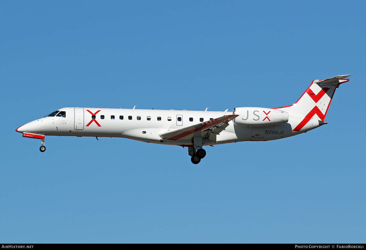 Aircraft Photo of N266JX | Embraer ERJ-135LR (EMB-135LR) | JetSuiteX - JSX | AirHistory.net #551572