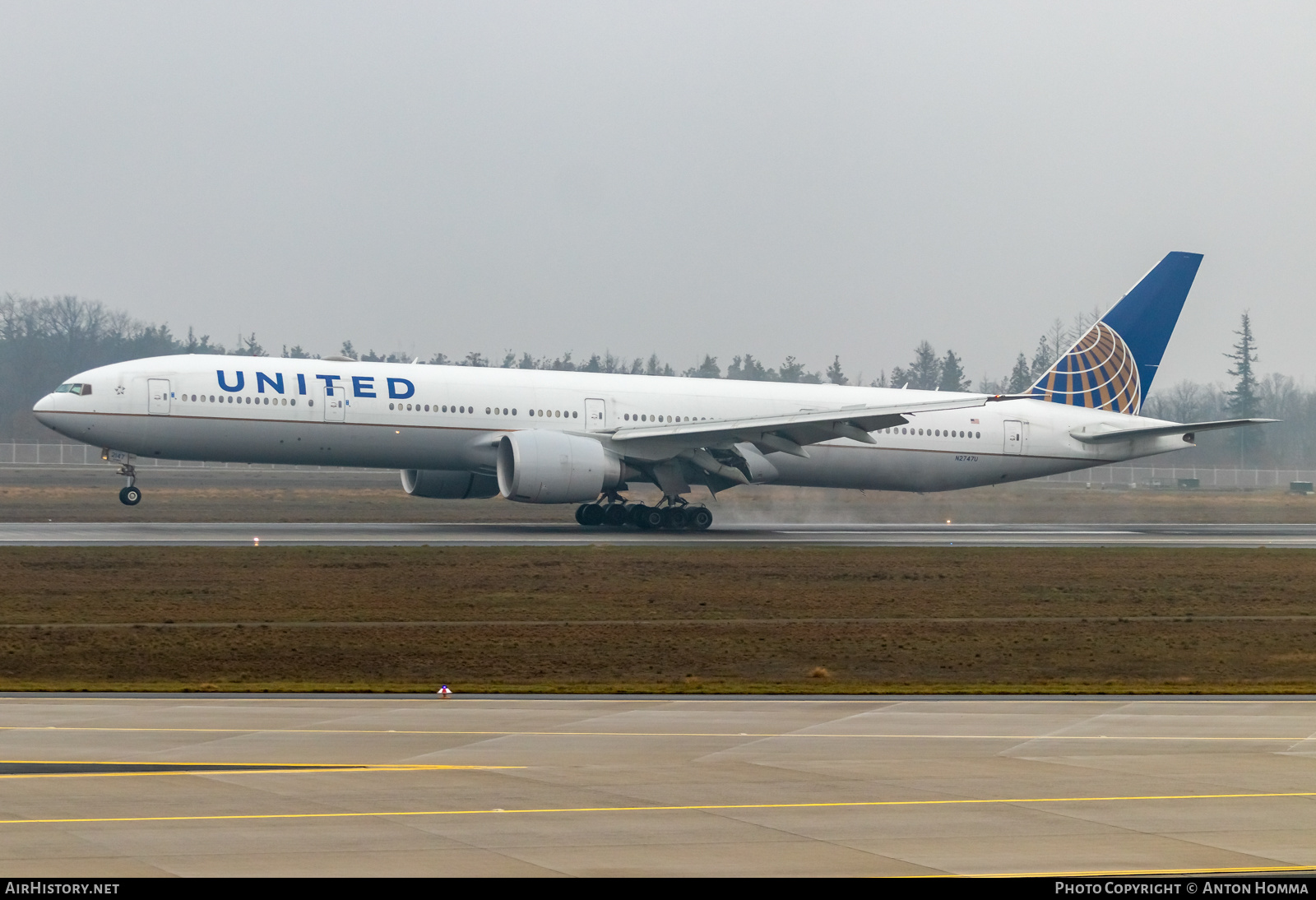 Aircraft Photo of N2747U | Boeing 777-322/ER | United Airlines | AirHistory.net #551977