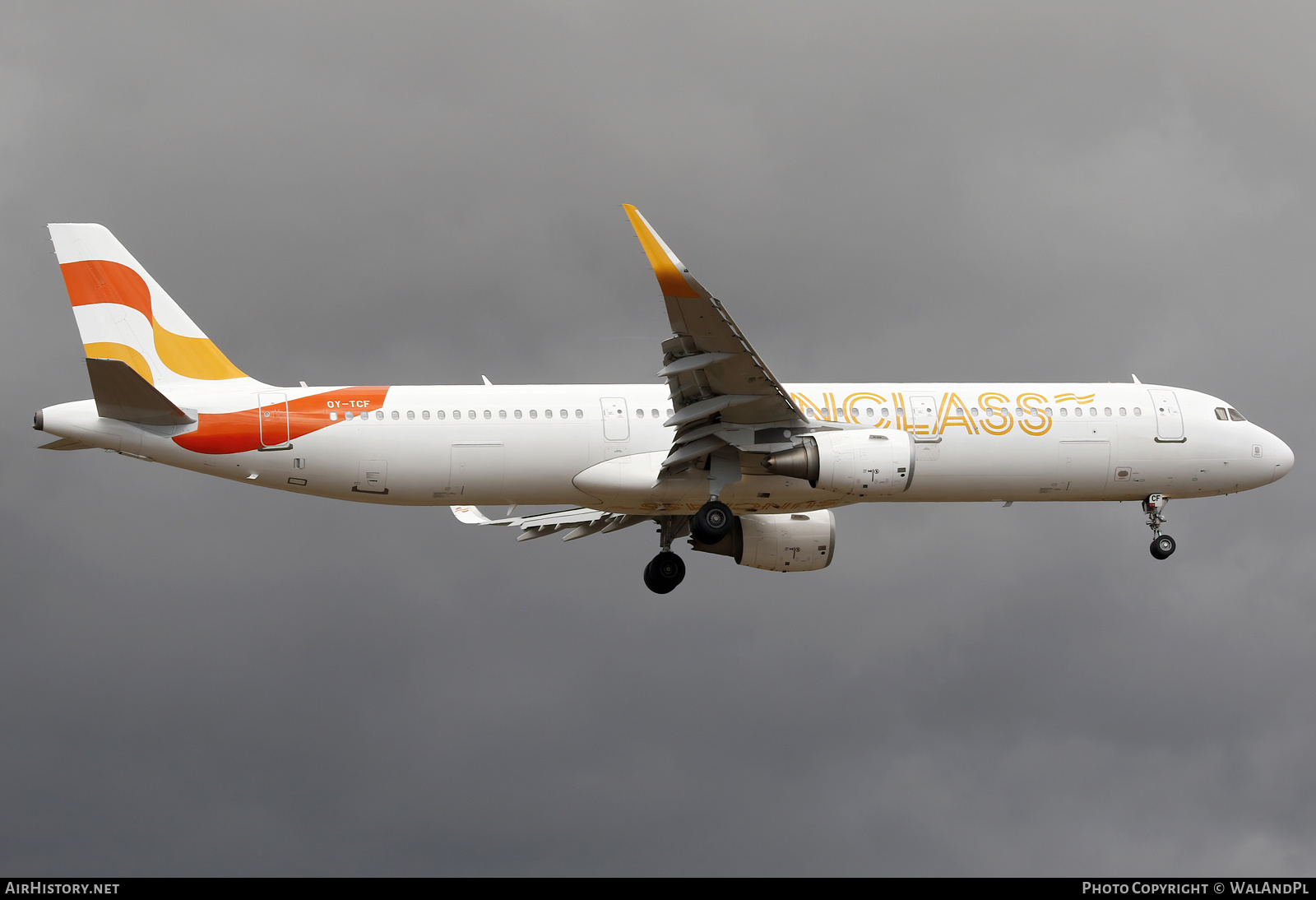 Aircraft Photo of OY-TCF | Airbus A321-211 | Sunclass Airlines | AirHistory.net #552079