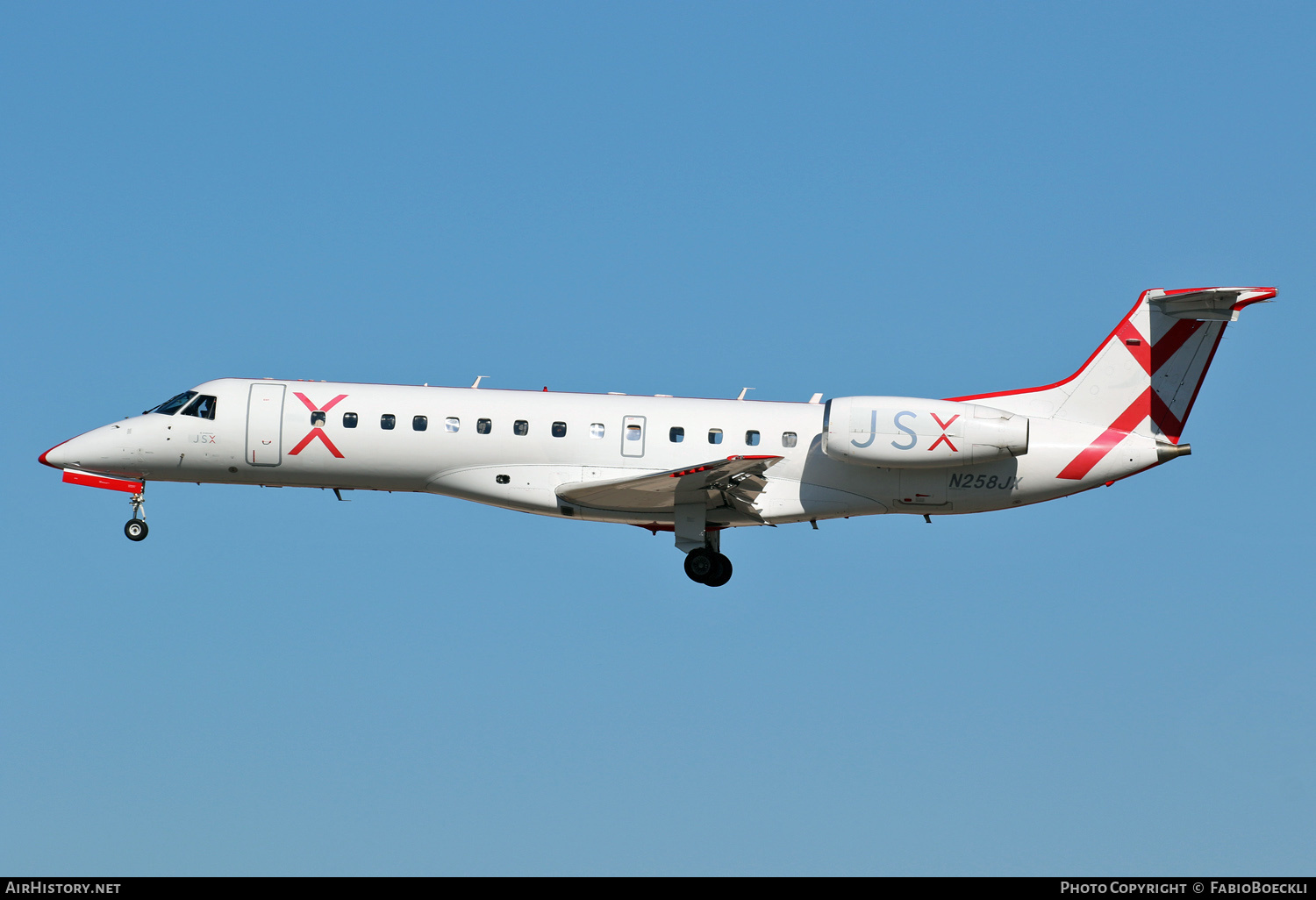 Aircraft Photo of N258JX | Embraer ERJ-135LR (EMB-135LR) | JetSuiteX - JSX | AirHistory.net #552549