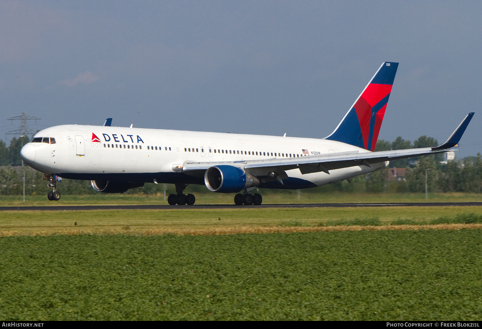 Aircraft Photo of N1201P | Boeing 767-332/ER | Delta Air Lines | AirHistory.net #552565