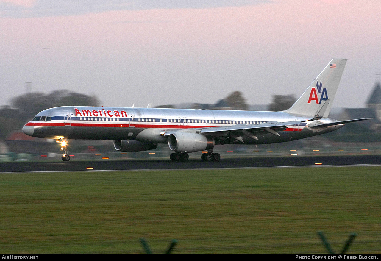 Aircraft Photo of N176AA | Boeing 757-223 | American Airlines | AirHistory.net #552643