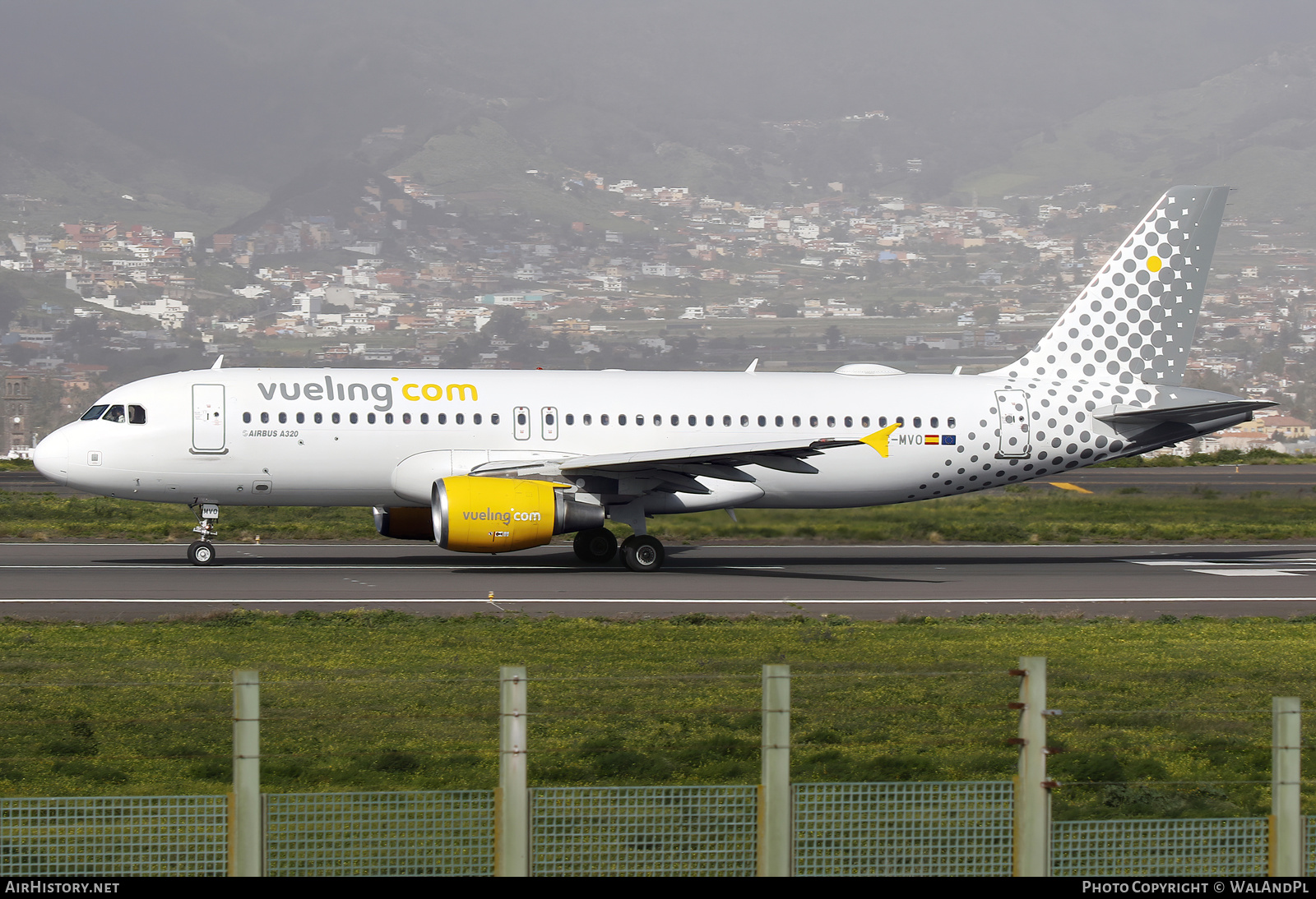 Aircraft Photo of EC-MVO | Airbus A320-214 | Vueling Airlines | AirHistory.net #552706