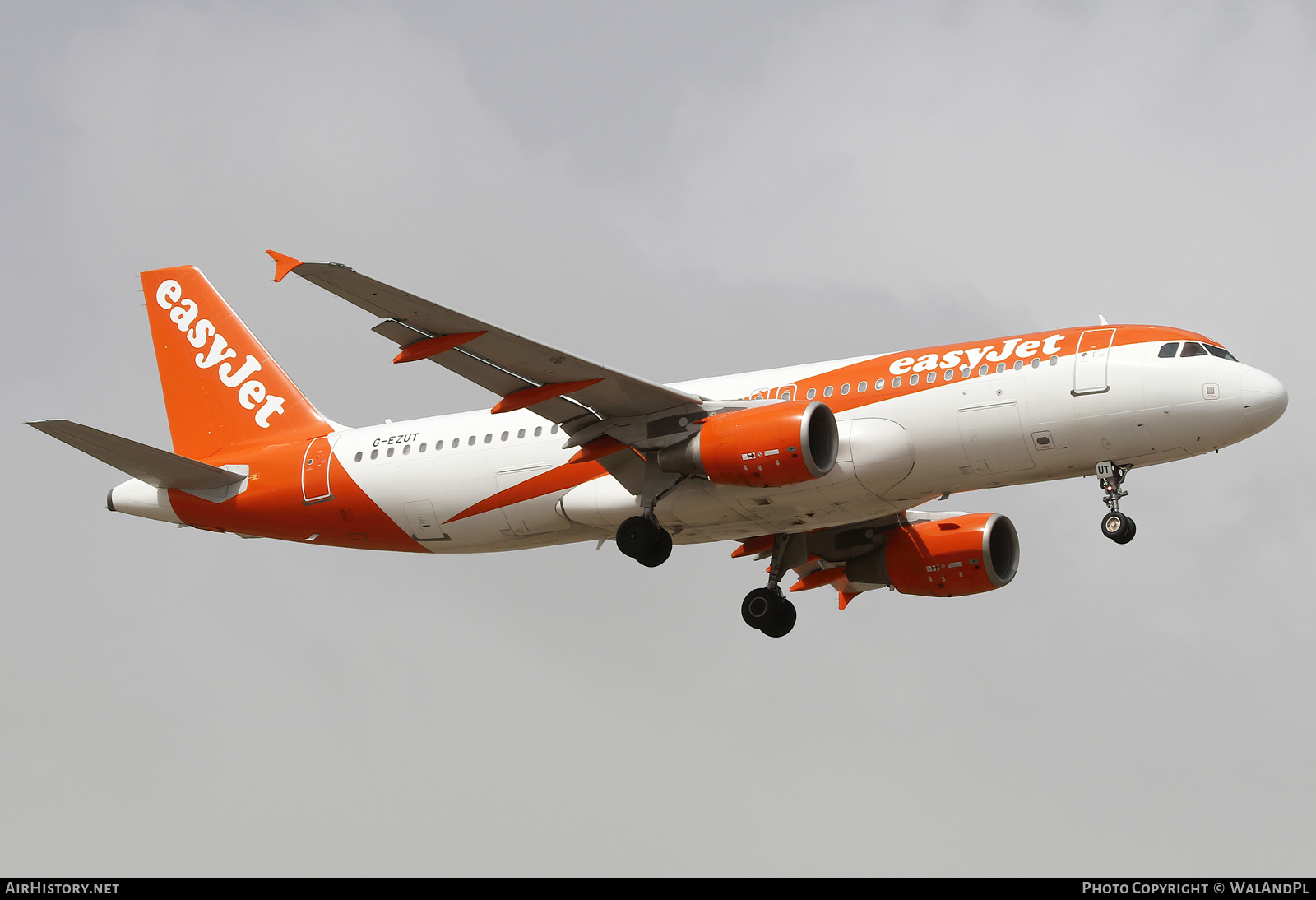 Aircraft Photo of G-EZUT | Airbus A320-214 | EasyJet | AirHistory.net #552777