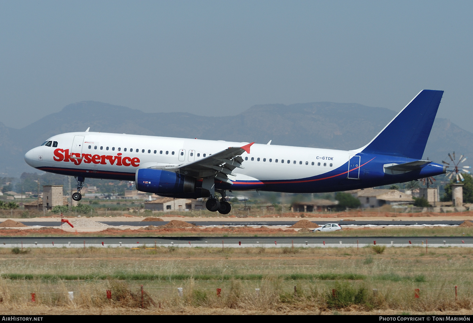 Aircraft Photo of C-GTDK | Airbus A320-231 | Skyservice Airlines | AirHistory.net #552948