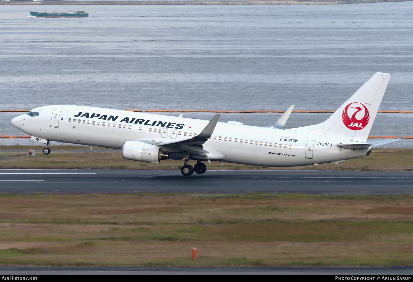Aircraft Photo of JA322J | Boeing 737-846 | Japan Airlines - JAL | AirHistory.net #552967