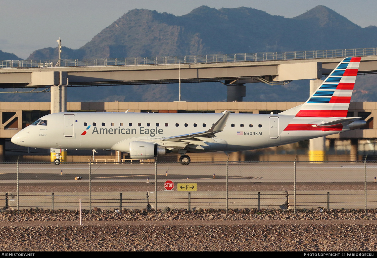 Aircraft Photo of N304KM | Embraer 175LR (ERJ-170-200LR) | American Eagle | AirHistory.net #552993