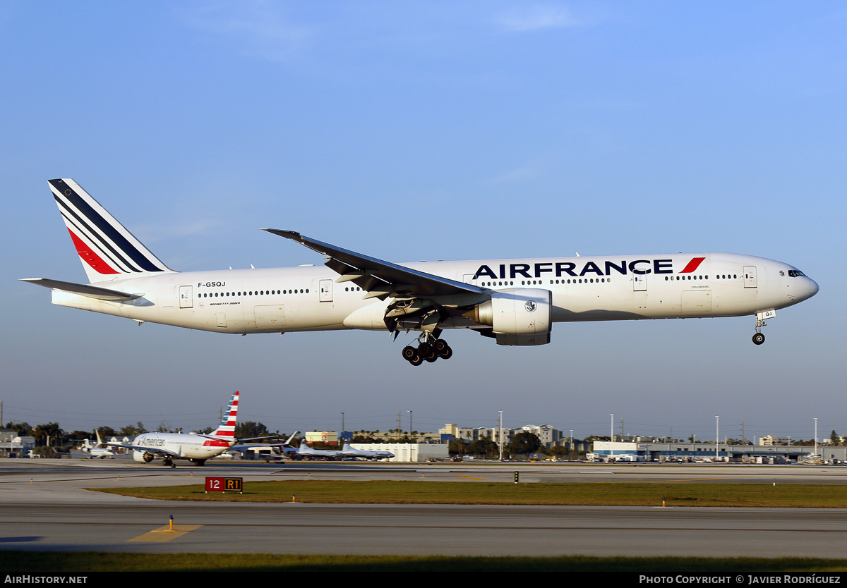 Aircraft Photo of F-GSQJ | Boeing 777-328/ER | Air France | AirHistory.net #553082