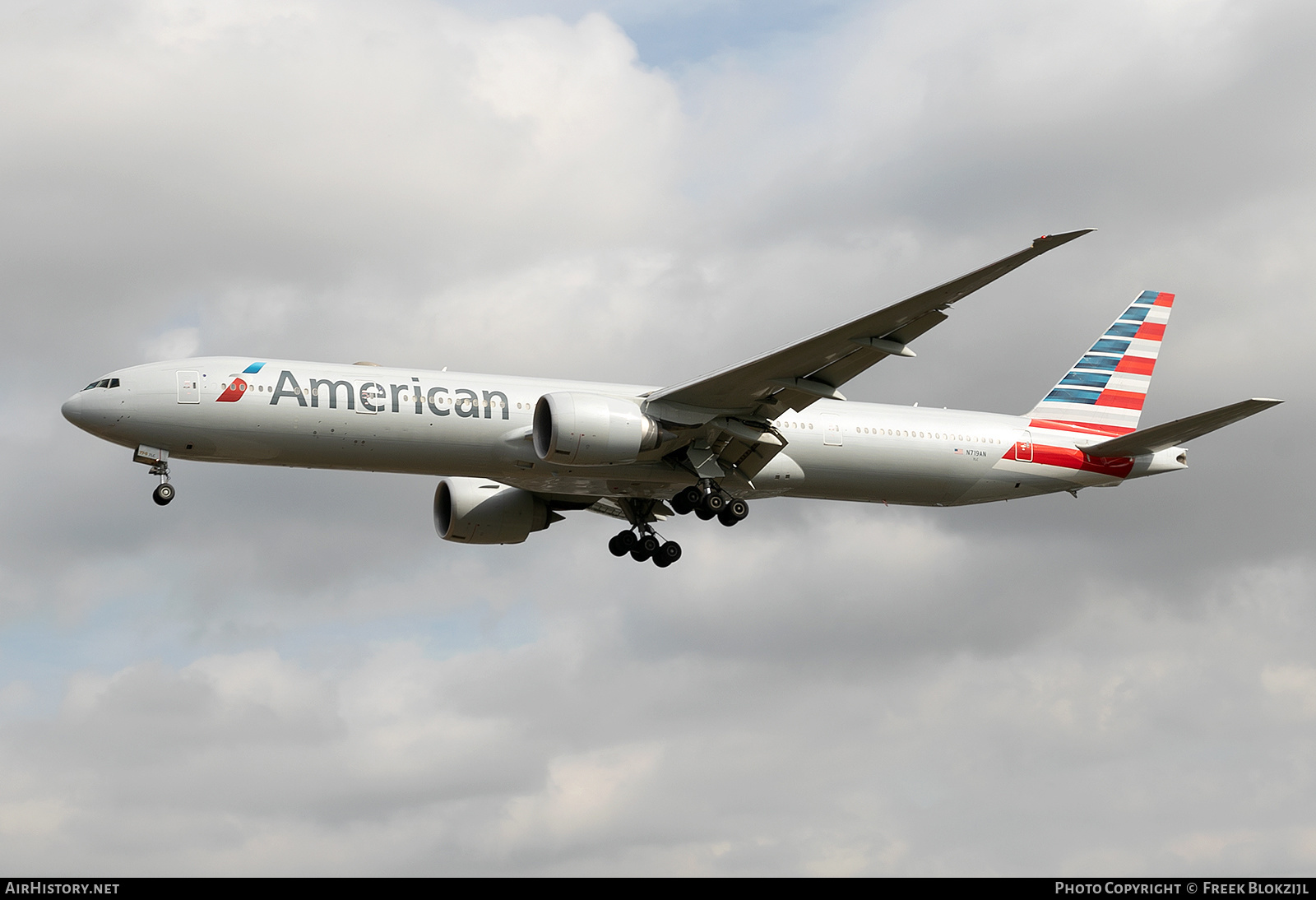Aircraft Photo of N719AN | Boeing 777-323/ER | American Airlines | AirHistory.net #553102