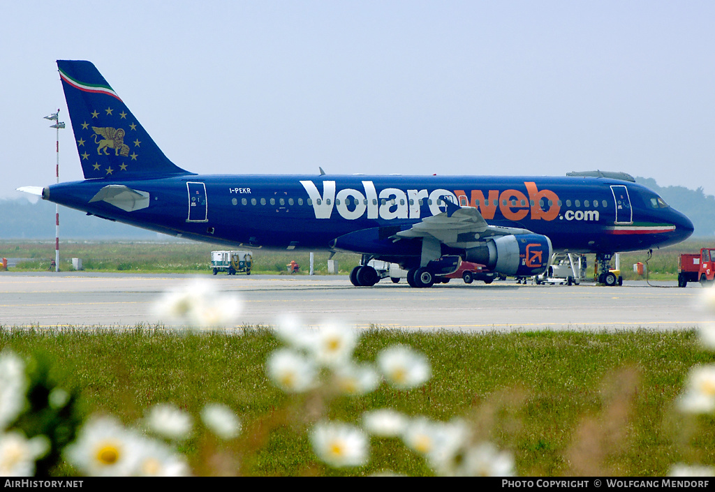 Aircraft Photo of I-PEKR | Airbus A320-212 | Volareweb | AirHistory.net #553155