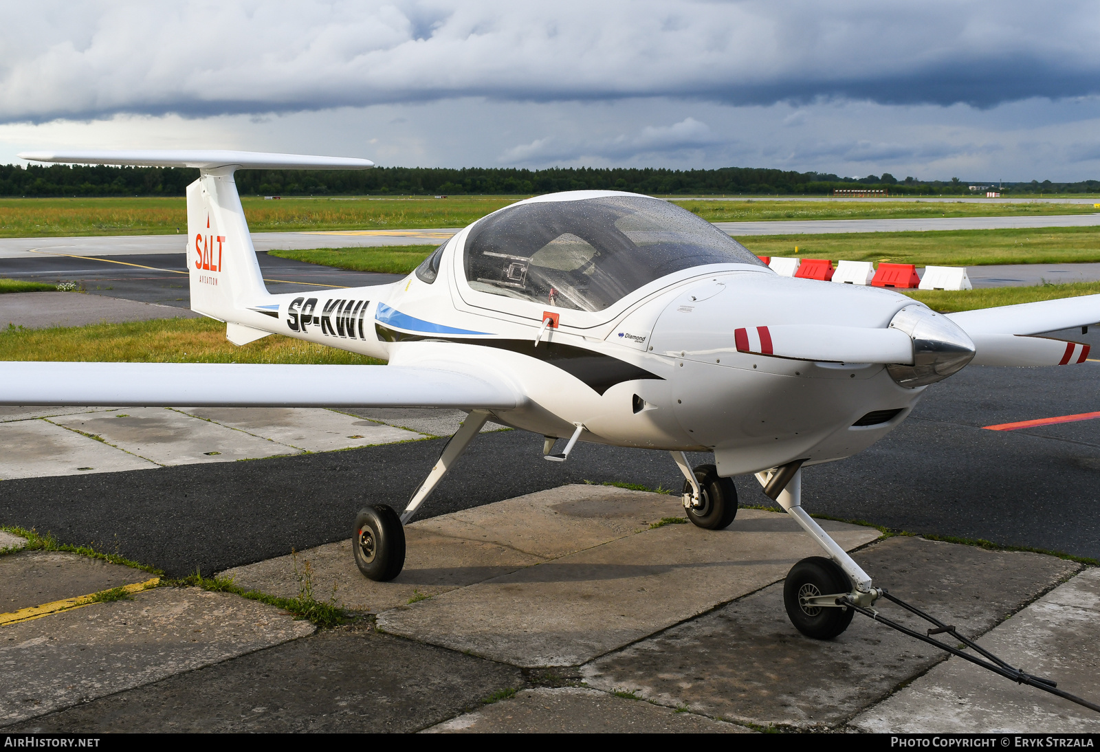 Aircraft Photo of SP-KWI | Diamond DA20C-1 Katana | Salt Aviation | AirHistory.net #553177