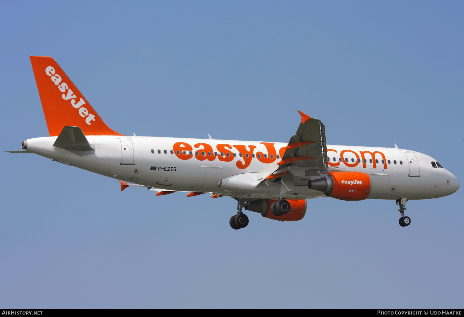 Aircraft Photo of G-EZTG | Airbus A320-214 | EasyJet | AirHistory.net #553219