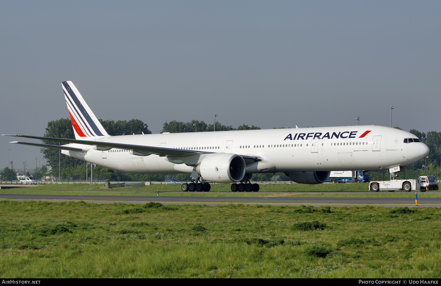 Aircraft Photo of F-GZNH | Boeing 777-328/ER | Air France | AirHistory.net #553249