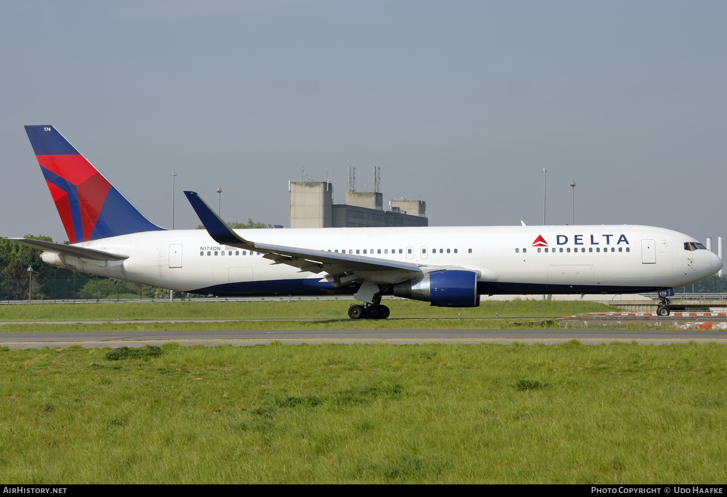 Aircraft Photo of N174DN | Boeing 767-332/ER | Delta Air Lines | AirHistory.net #553291