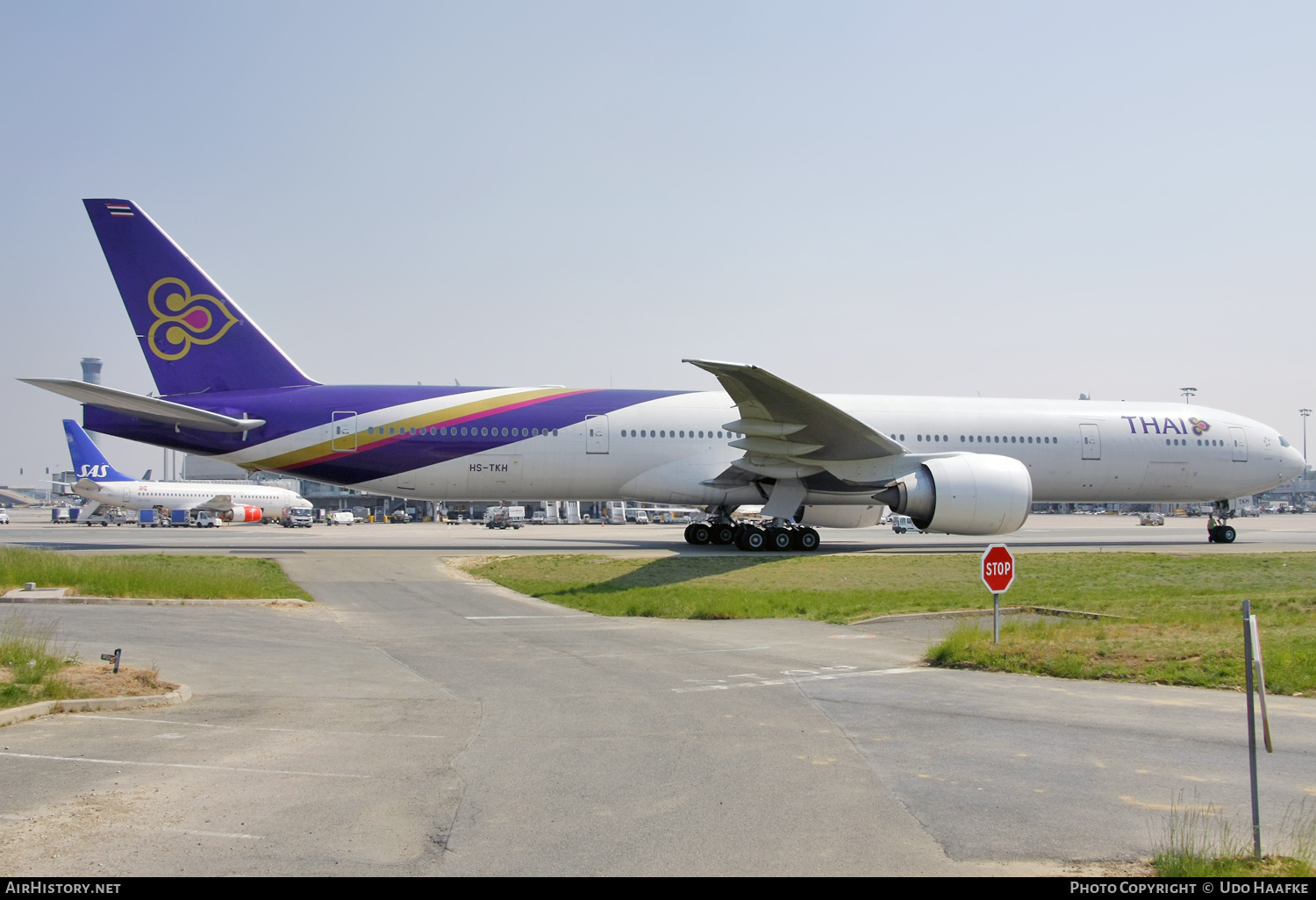 Aircraft Photo of HS-TKH | Boeing 777-35R/ER | Thai Airways International | AirHistory.net #553313