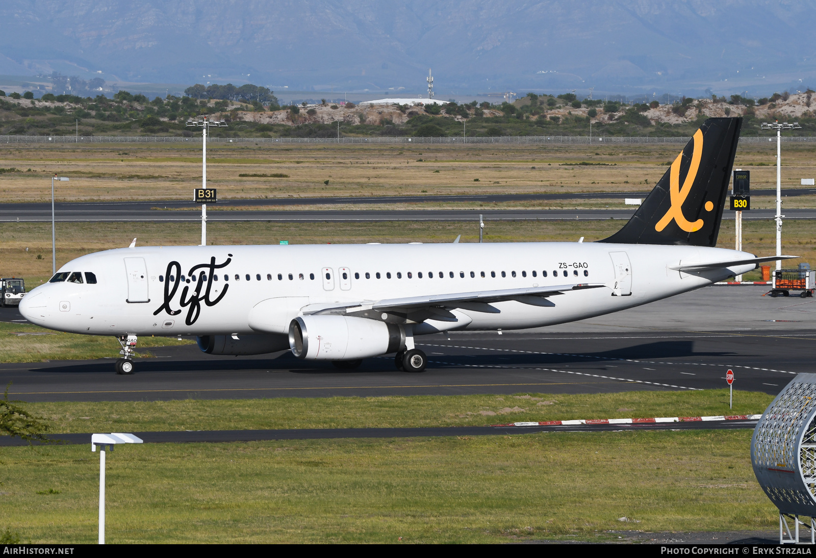 Aircraft Photo of ZS-GAO | Airbus A320-231 | Lift | AirHistory.net #553476