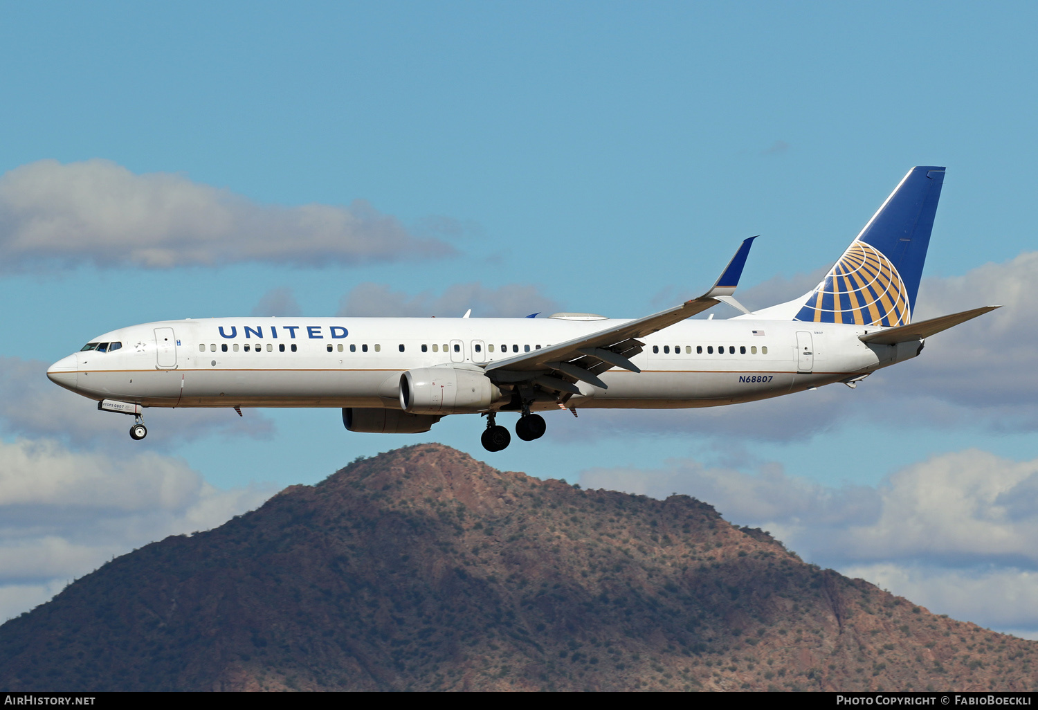 Aircraft Photo of N68807 | Boeing 737-924/ER | United Airlines | AirHistory.net #553482