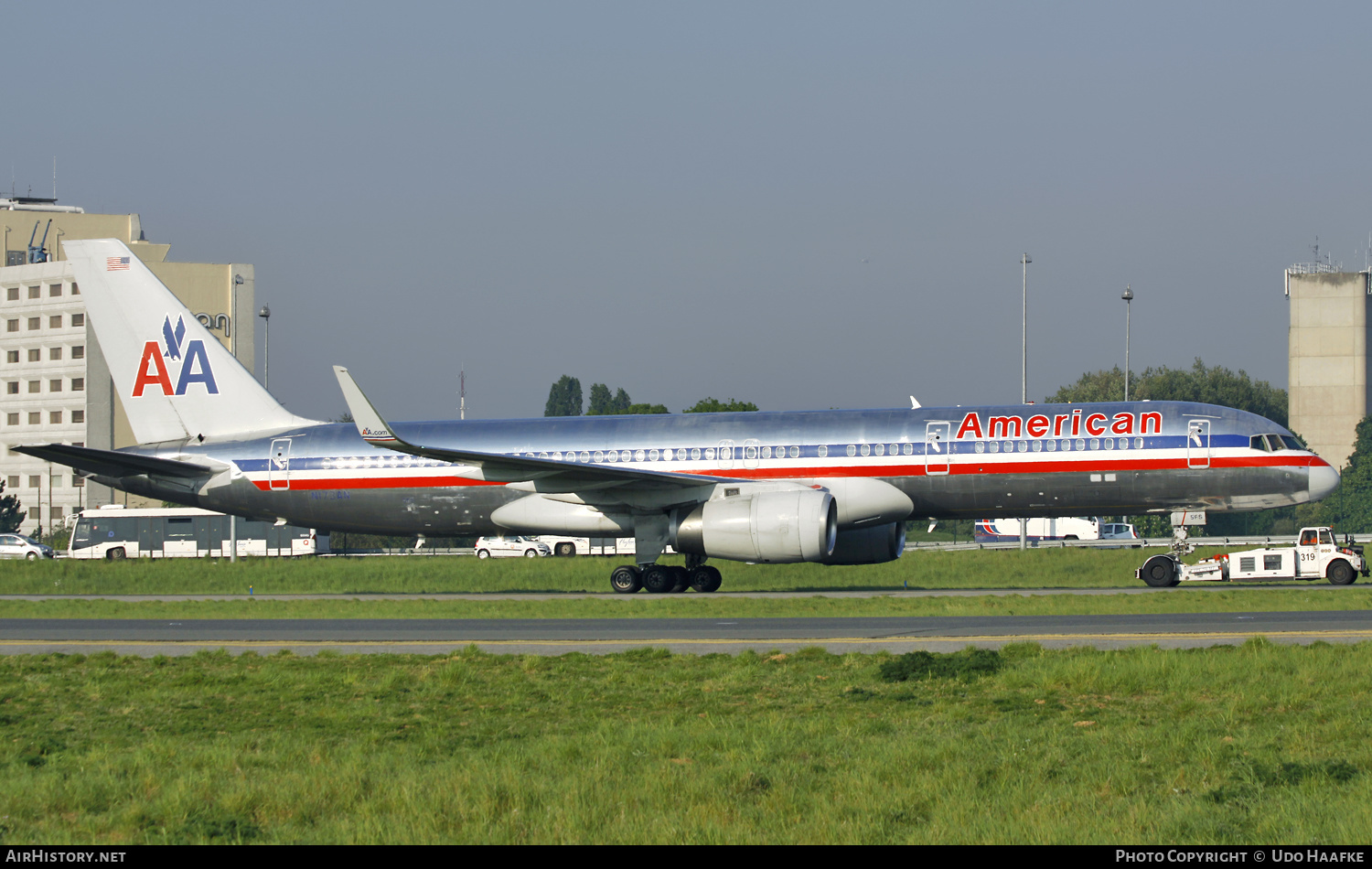 Aircraft Photo of N173AN | Boeing 757-223 | American Airlines | AirHistory.net #553523