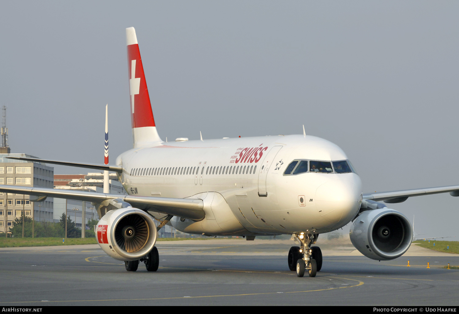 Aircraft Photo of HB-IJM | Airbus A320-214 | Swiss International Air Lines | AirHistory.net #553529