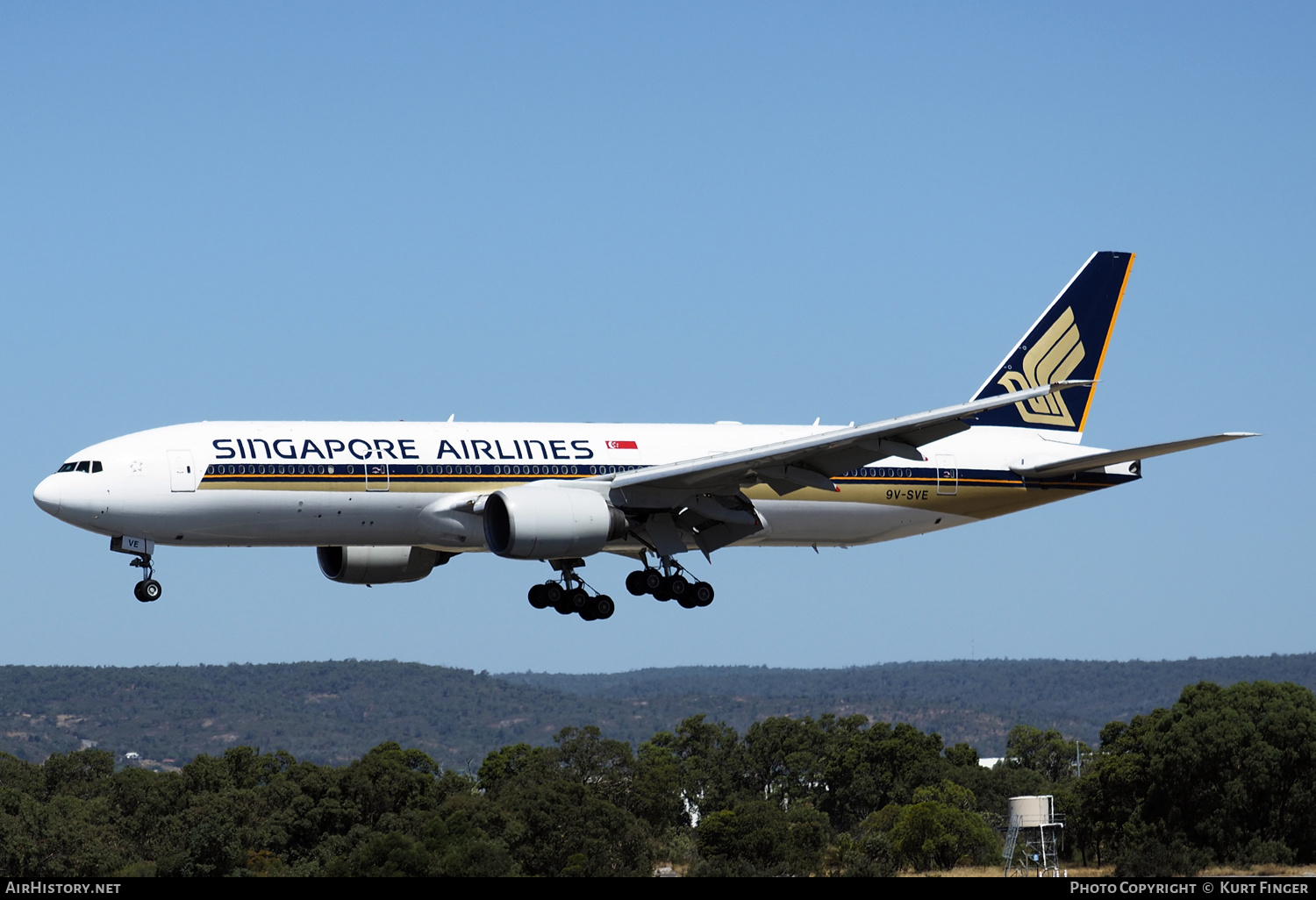 Aircraft Photo of 9V-SVE | Boeing 777-212/ER | Singapore Airlines | AirHistory.net #553543