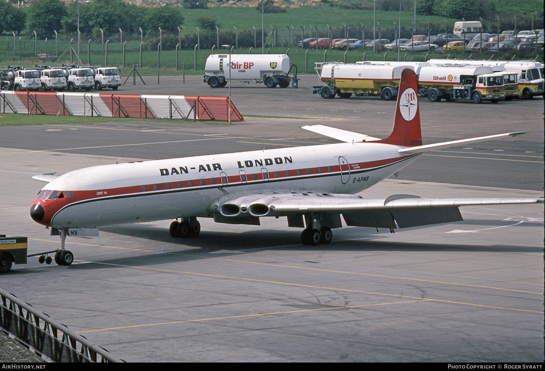 Aircraft Photo of G-APMB | De Havilland D.H. 106 Comet 4B | Dan-Air London | AirHistory.net #553563