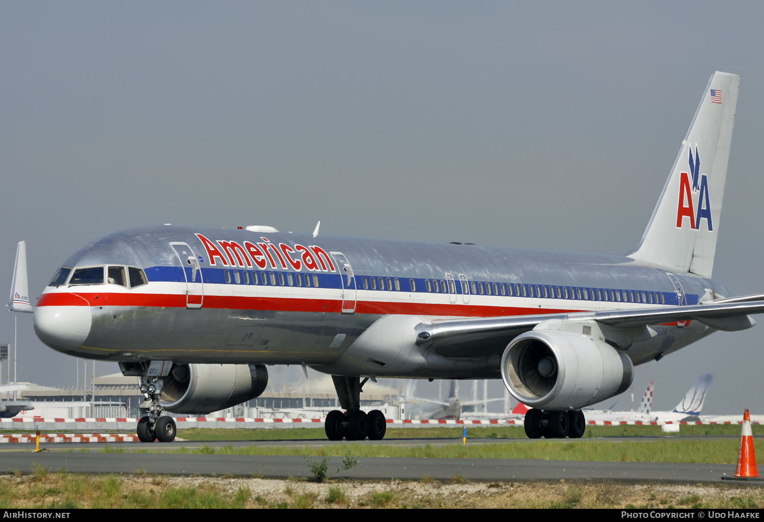 Aircraft Photo of N186AN | Boeing 757-223 | American Airlines | AirHistory.net #553564