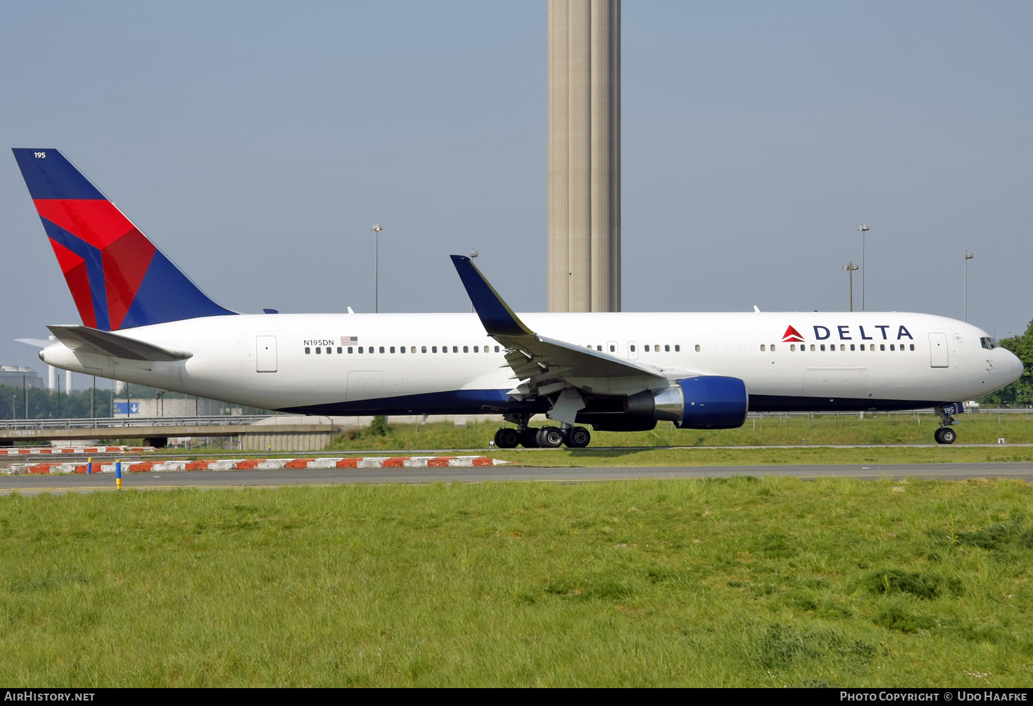 Aircraft Photo of N195DN | Boeing 767-332/ER | Delta Air Lines | AirHistory.net #553571