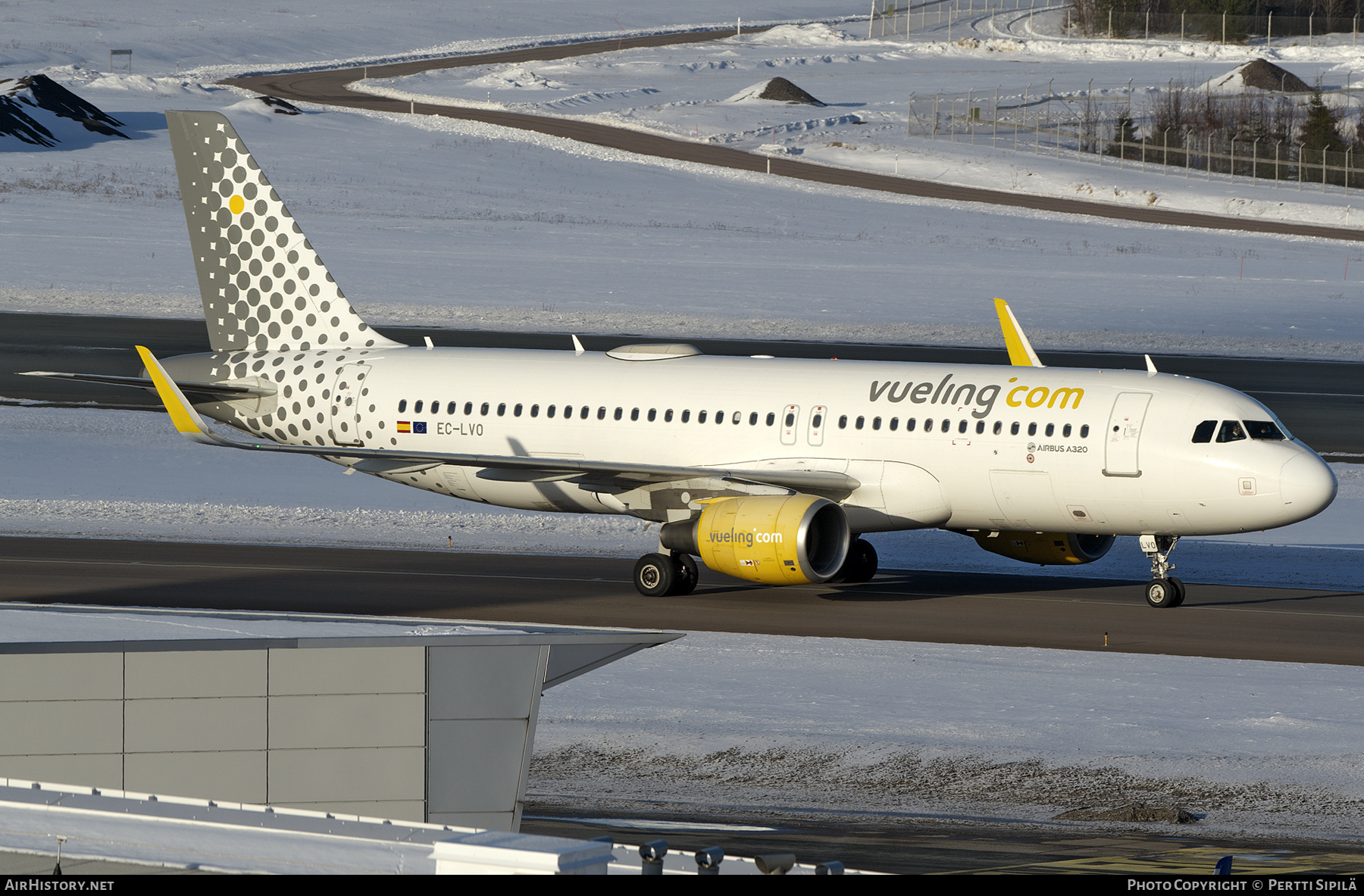 Aircraft Photo of EC-LVO | Airbus A320-214 | Vueling Airlines | AirHistory.net #553618