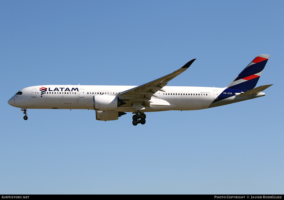 Aircraft Photo of PR-XTH | Airbus A350-941 | LATAM Airlines | AirHistory.net #553644