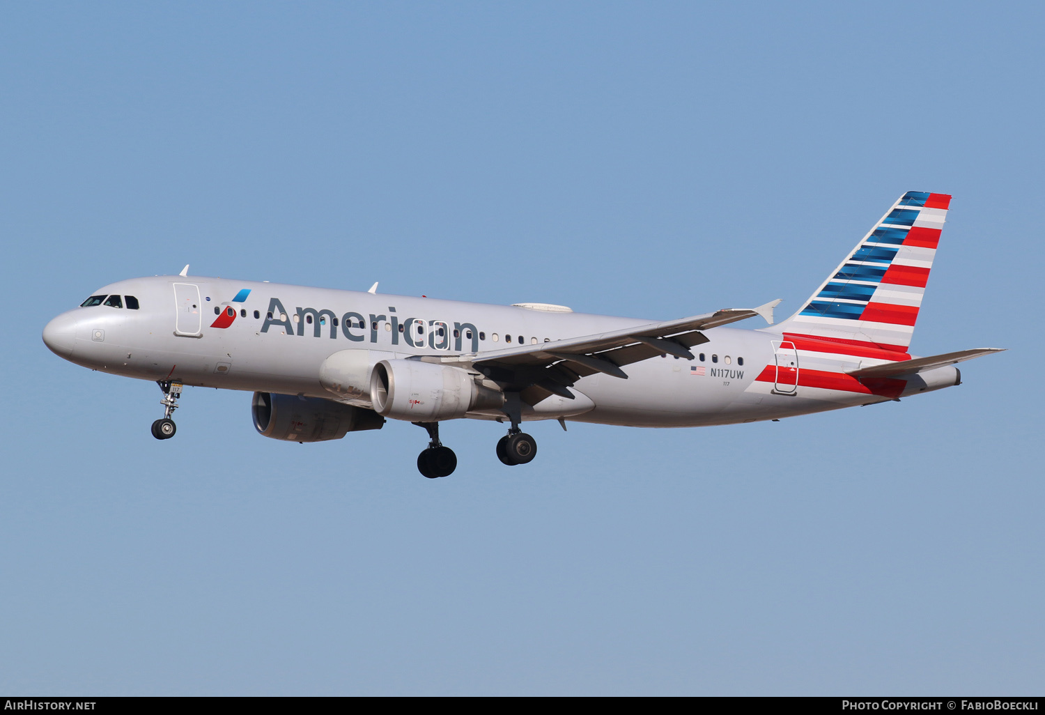 Aircraft Photo of N117UW | Airbus A320-214 | American Airlines | AirHistory.net #553725