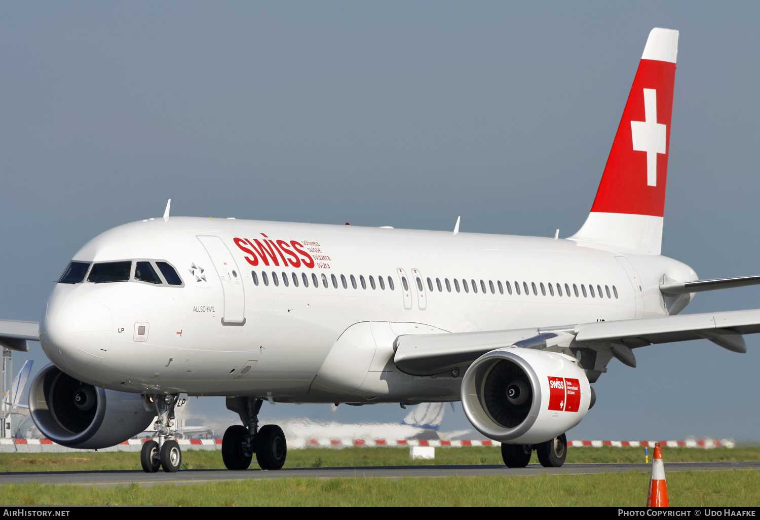 Aircraft Photo of HB-JLP | Airbus A320-214 | Swiss International Air Lines | AirHistory.net #553906