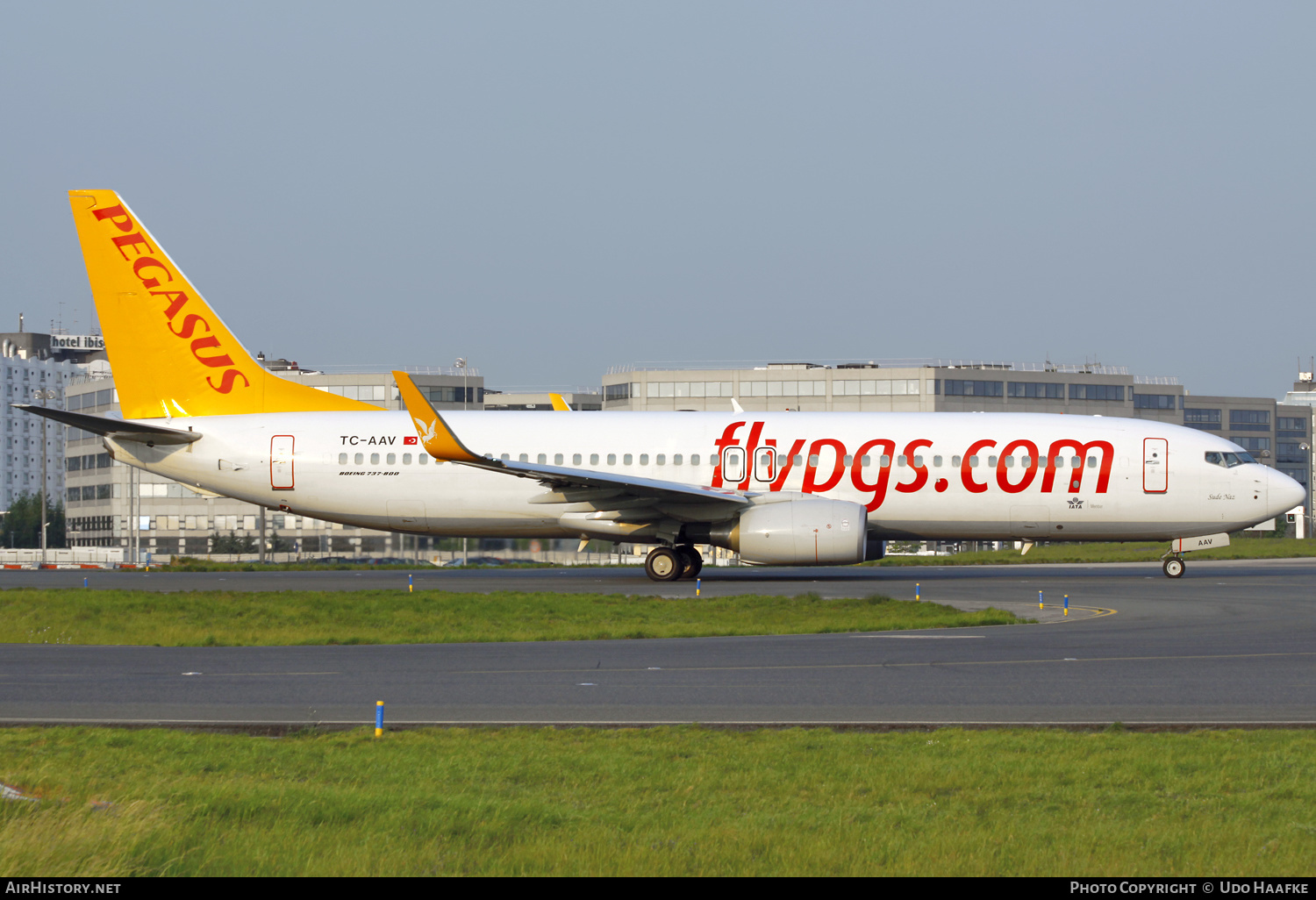 Aircraft Photo of TC-AAV | Boeing 737-82R | Pegasus Airlines | AirHistory.net #553963