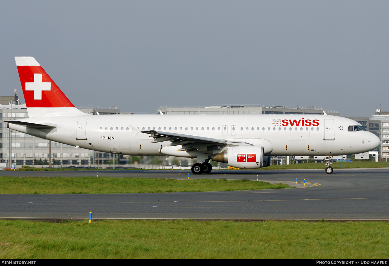 Aircraft Photo of HB-IJN | Airbus A320-214 | Swiss International Air Lines | AirHistory.net #554053