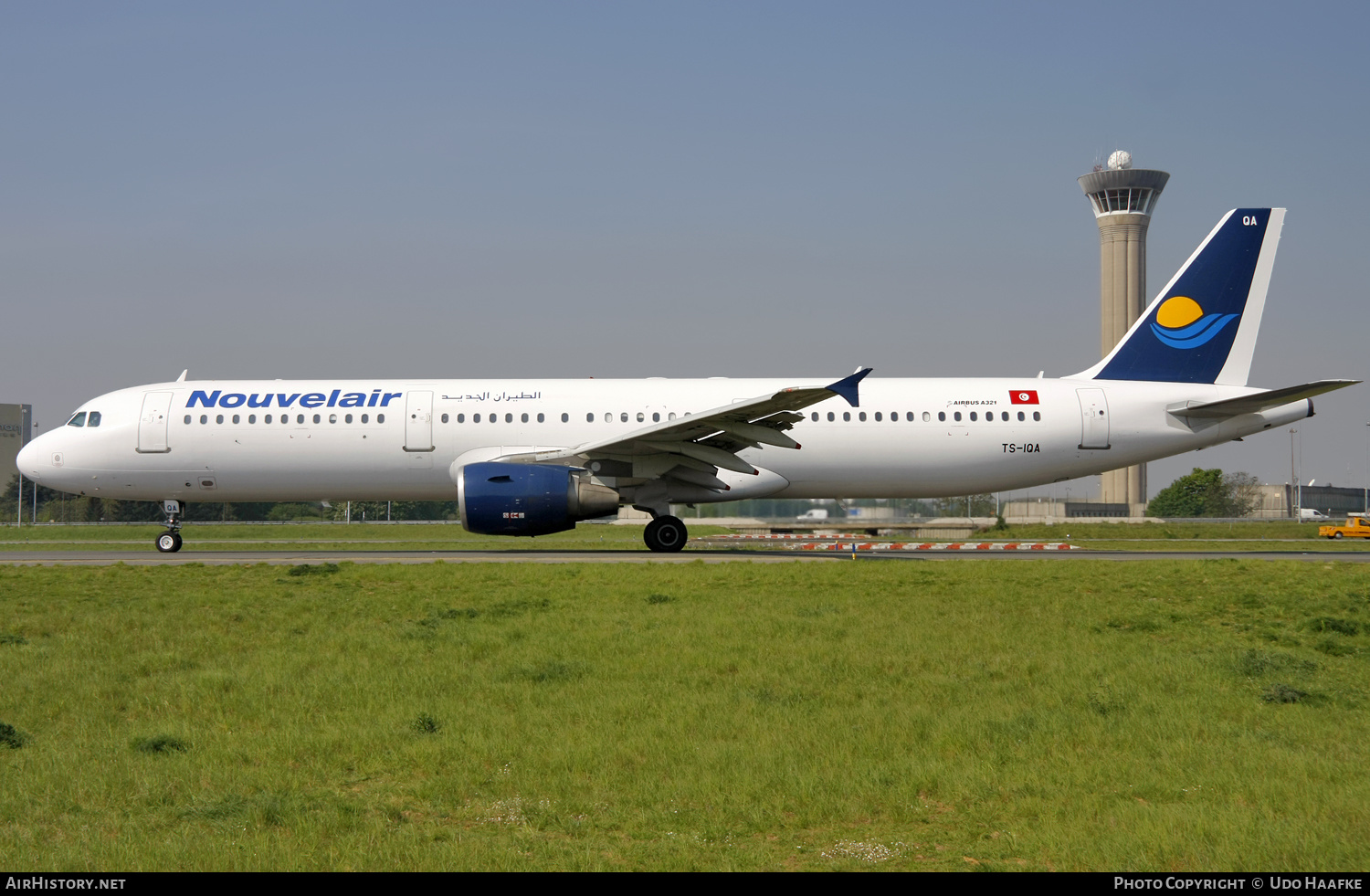 Aircraft Photo of TS-IQA | Airbus A321-211 | Nouvelair Tunisie | AirHistory.net #554102