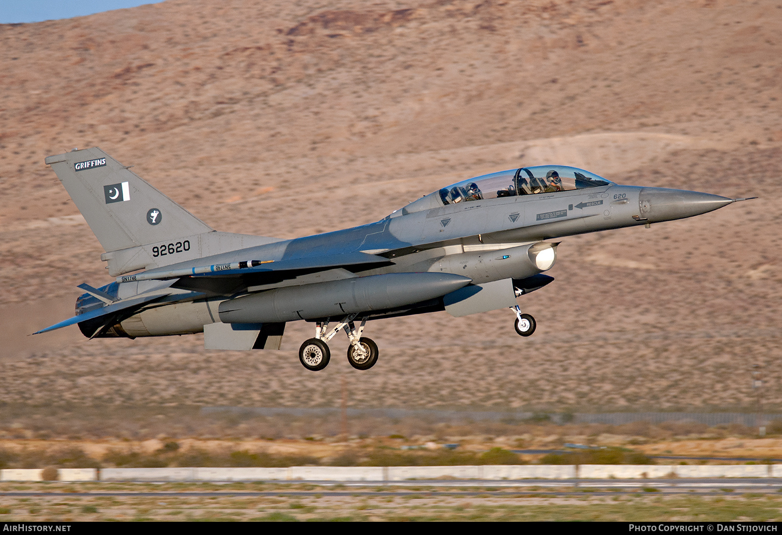 Aircraft Photo of 92620 | General Dynamics F-16B Fighting Falcon | Pakistan - Air Force | AirHistory.net #554355