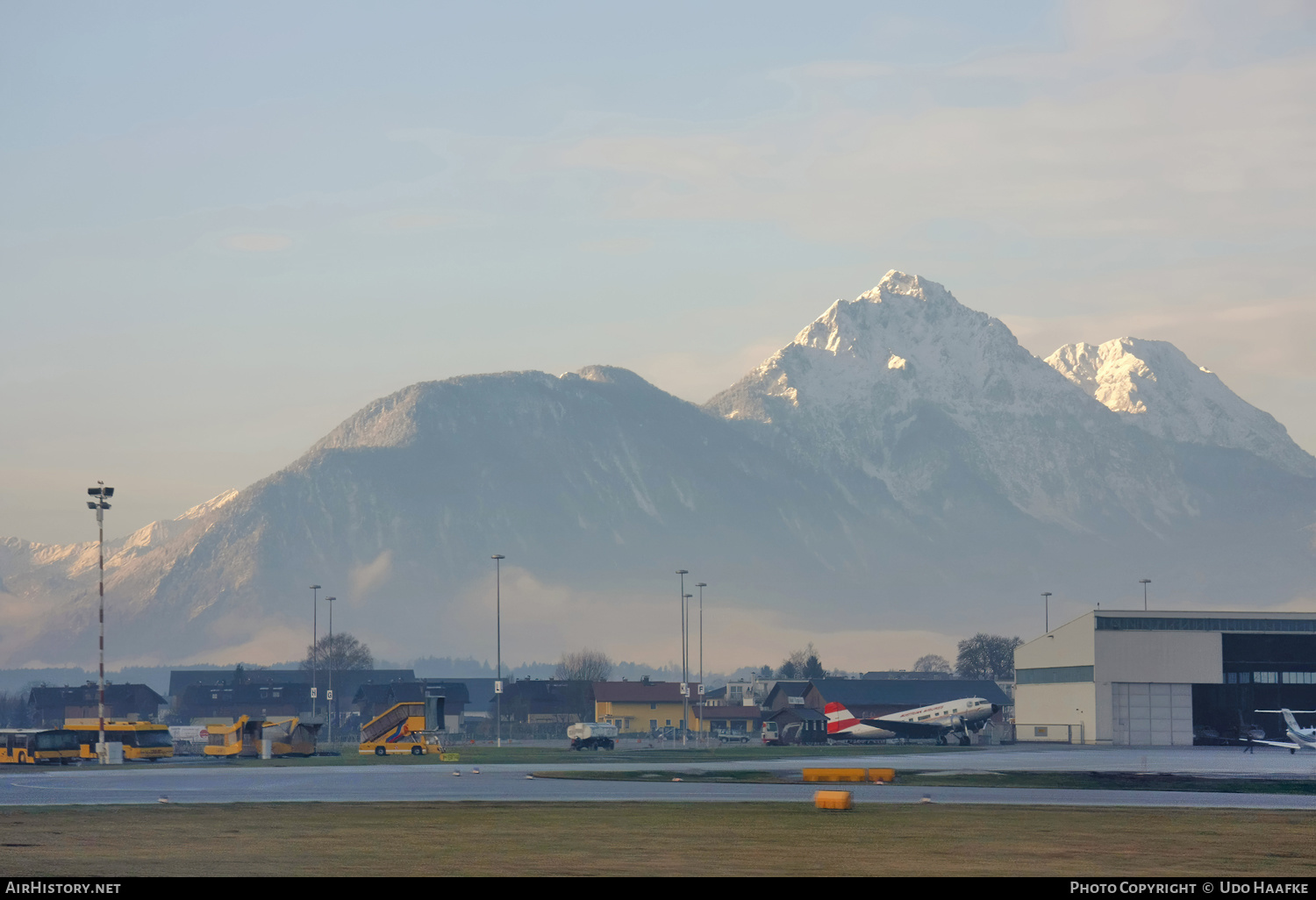 Airport photo of Salzburg - WA Mozart (LOWS / SZG) in Austria | AirHistory.net #554478