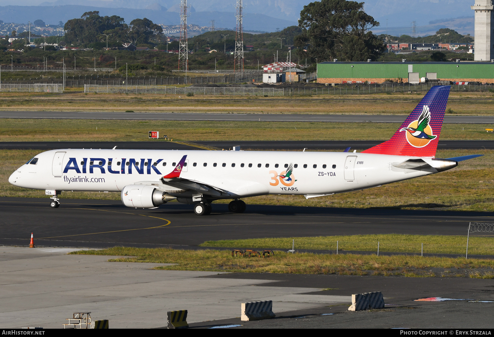 Aircraft Photo of ZS-YDA | Embraer 195LR (ERJ-190-200LR) | Airlink | AirHistory.net #554540