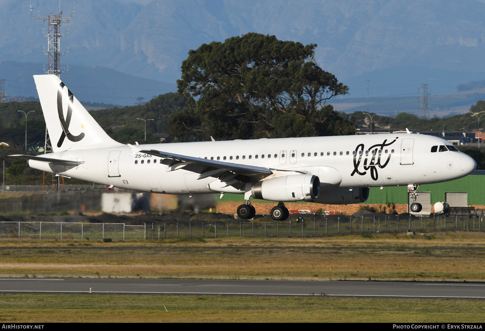 Aircraft Photo of ZS-GAS | Airbus A320-231 | Lift | AirHistory.net #554541