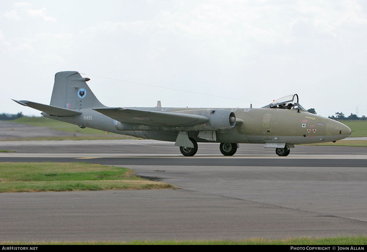 Aircraft Photo of XH135 | English Electric Canberra PR9 | UK - Air Force | AirHistory.net #554549