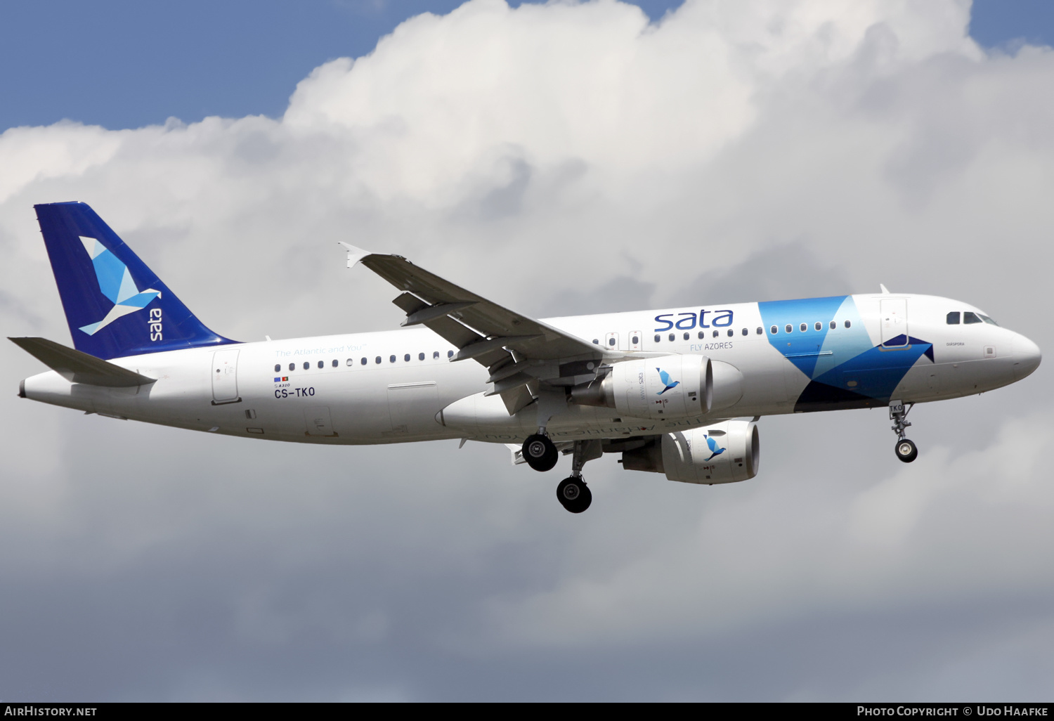 Aircraft Photo of CS-TKO | Airbus A320-214 | SATA Internacional | AirHistory.net #554586